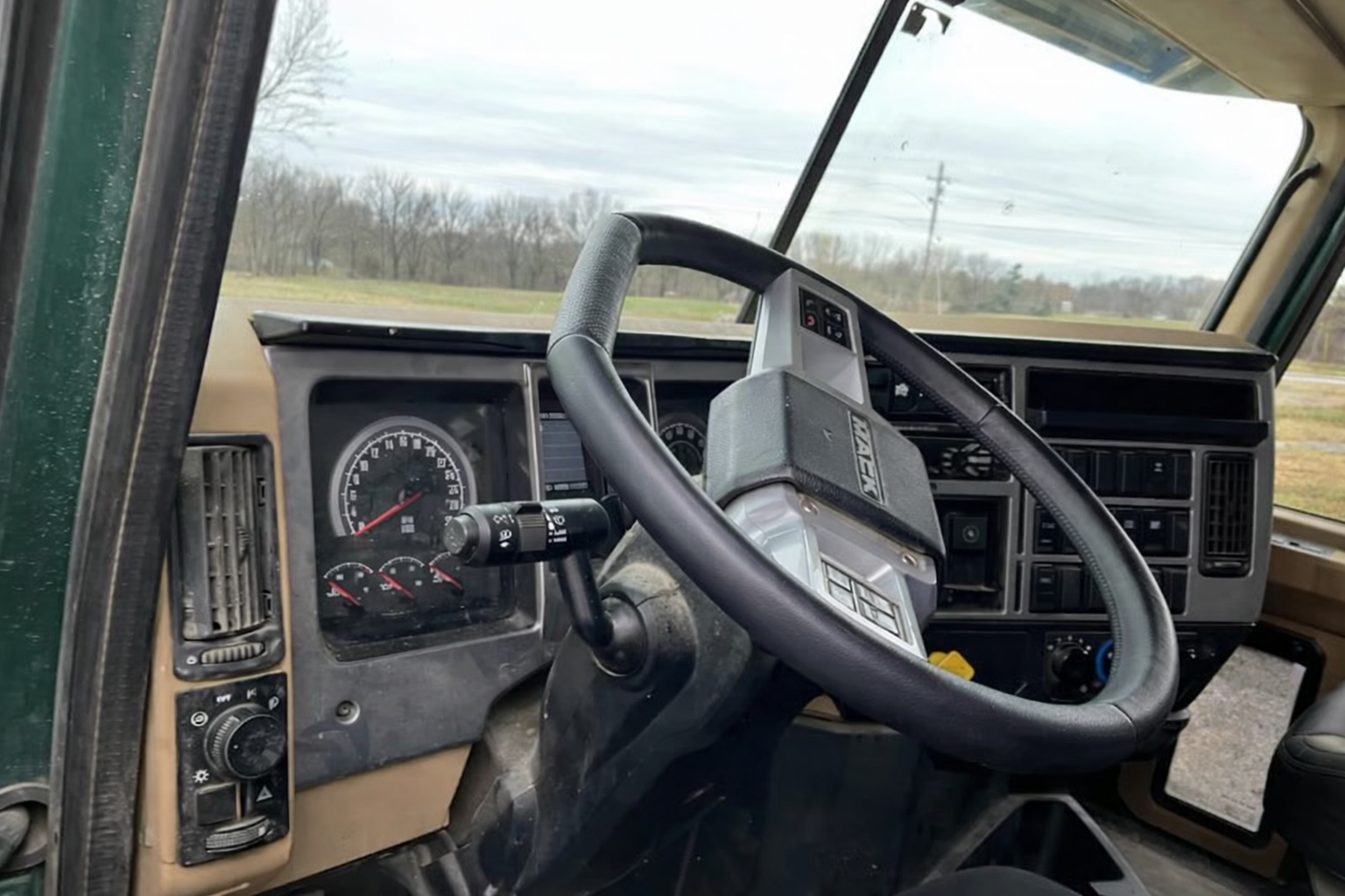 2019 MACK GR64F - Image 6